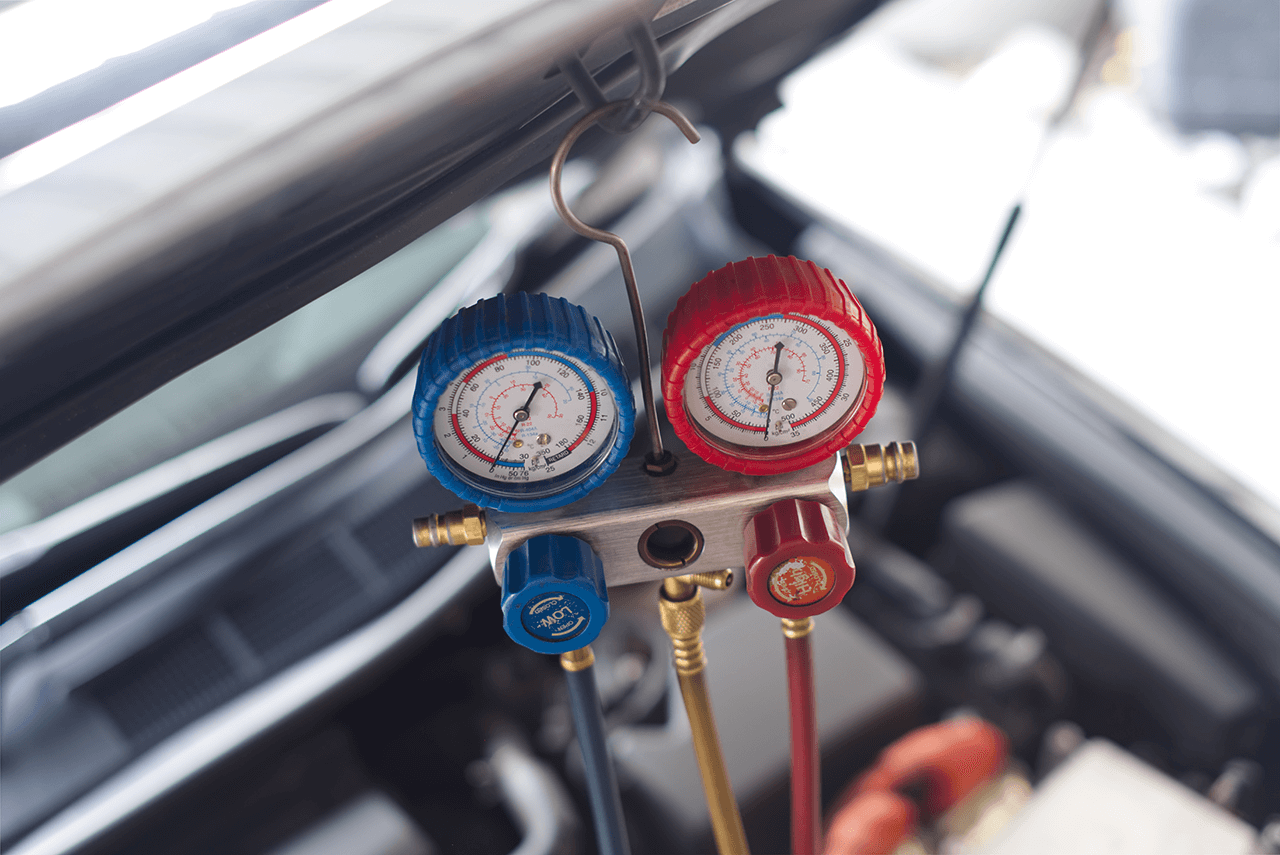 A/C manifold gauge test during car A/C repair